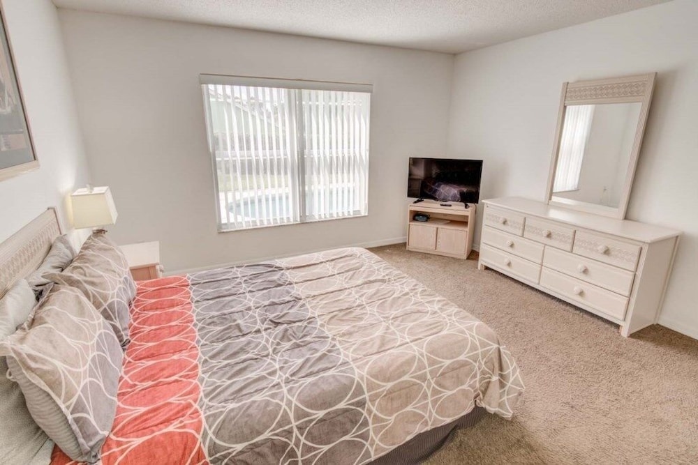 House, 4 Bedrooms photo 2