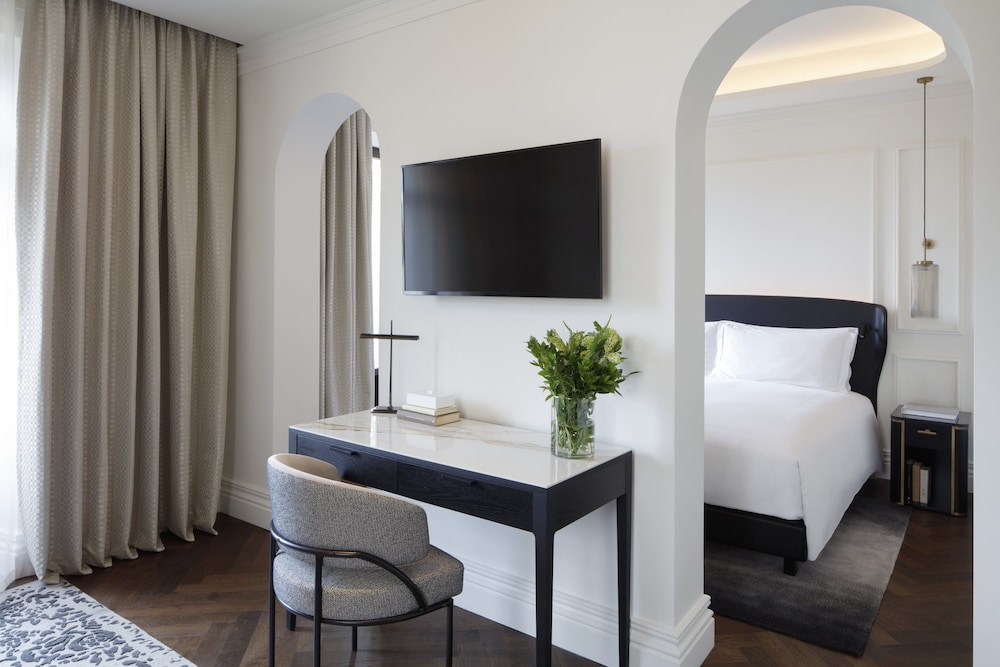 Junior Suite, 1 King Bed (Via Veneto View)