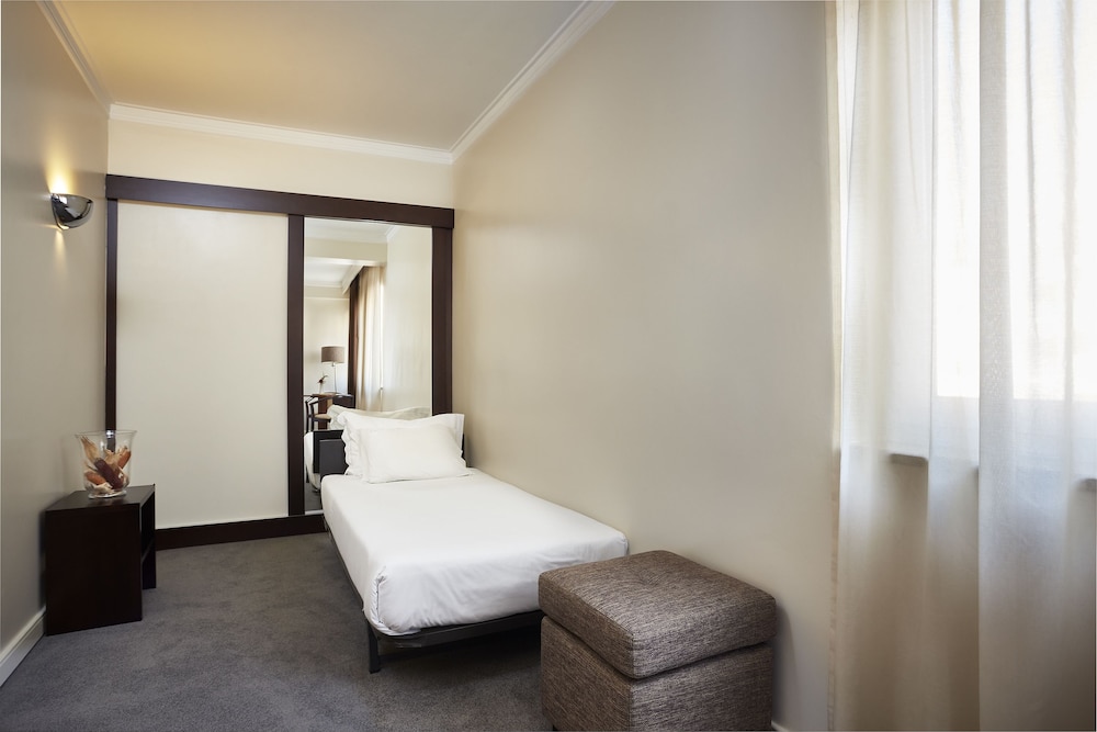 Twin with Extra Bed - Photo 3
