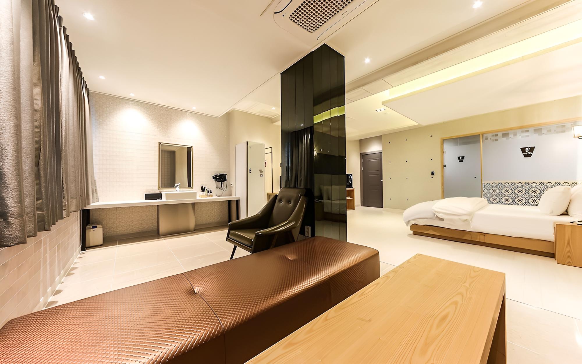 Room (Residence) - Photo 4