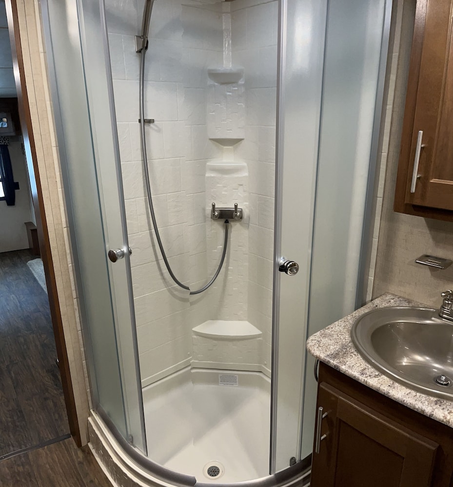 Deluxe Mobile Home photo 3