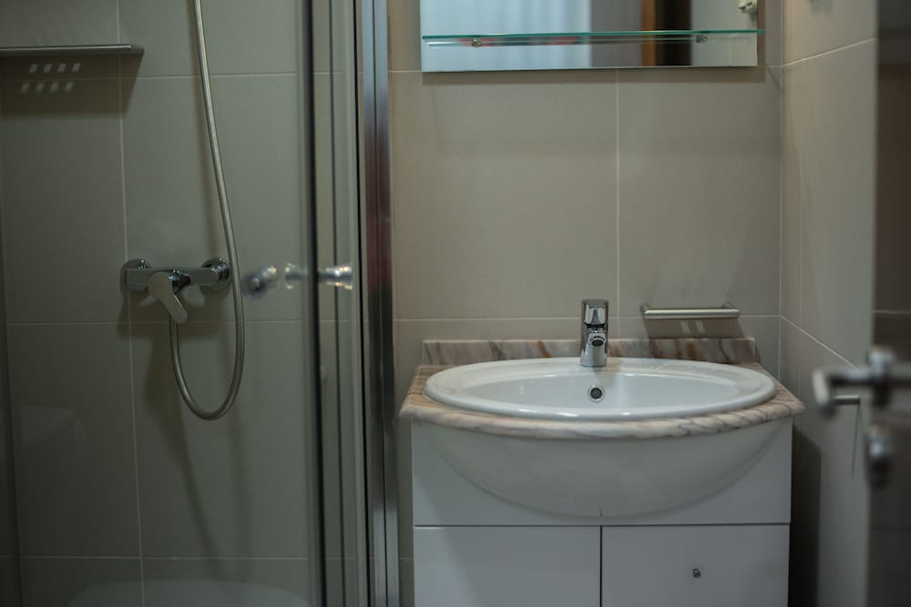 Basic Twin Room, photo 7