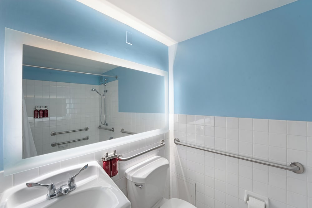Room, 1 Bedroom, Accessible (King) - Photo 15