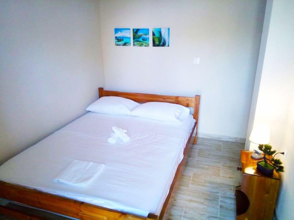 Deluxe Apartment, 2 Bedrooms, Sea View (Number 3) photo 3