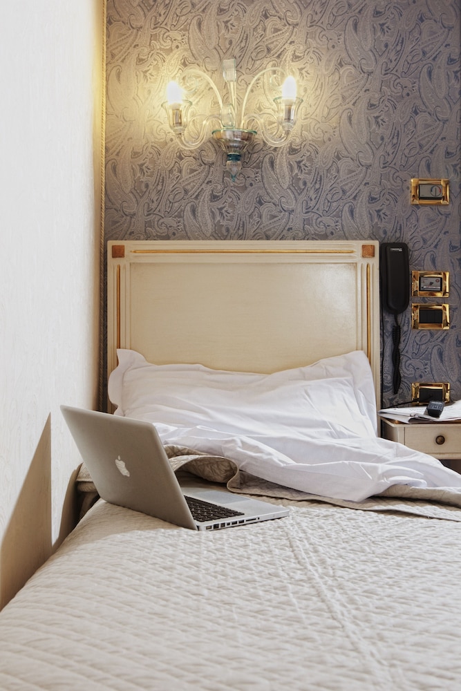 Single Room photo 3