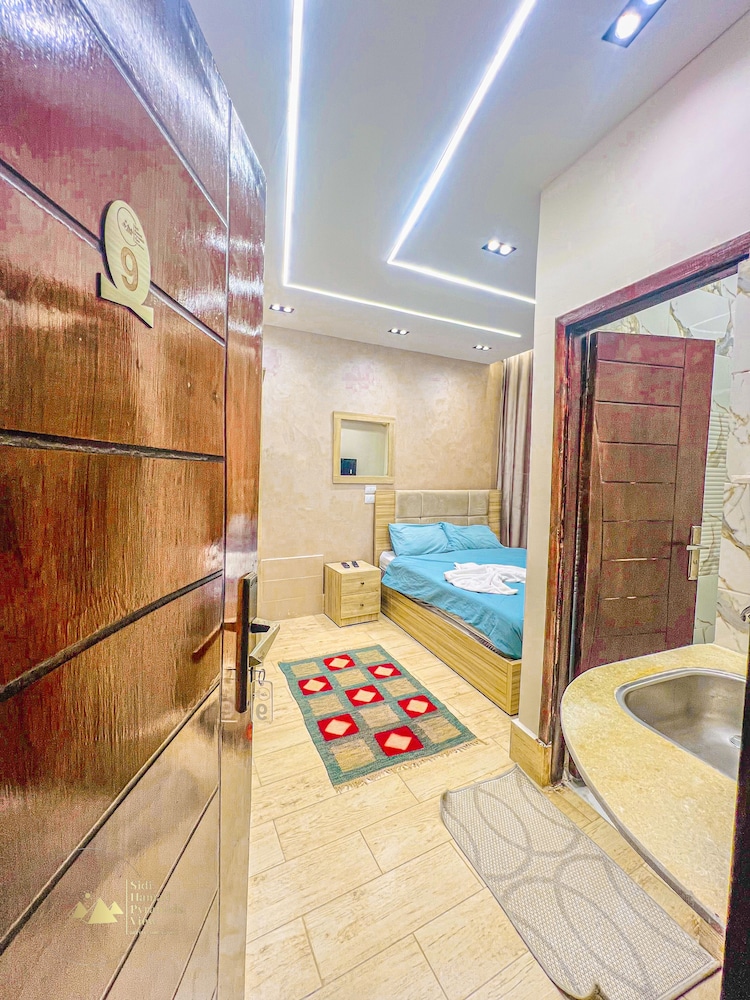 Comfort Room, 1 Queen Bed, Non Smoking, Terrace photo 2