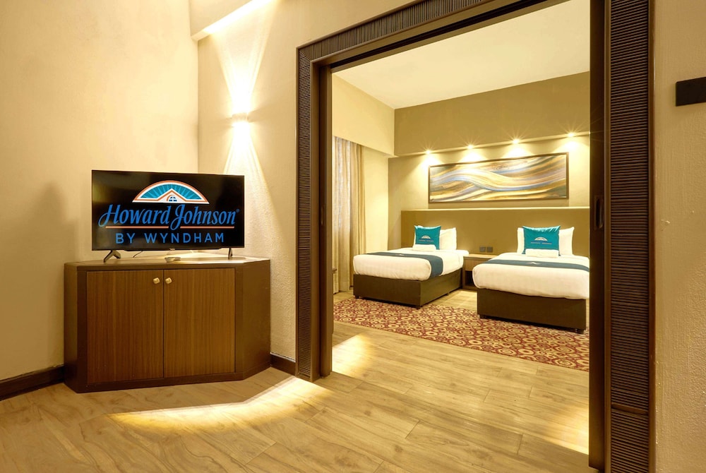 Deluxe Room, 1 King Bed with 2 Single Bed, Non Smoking photo 3