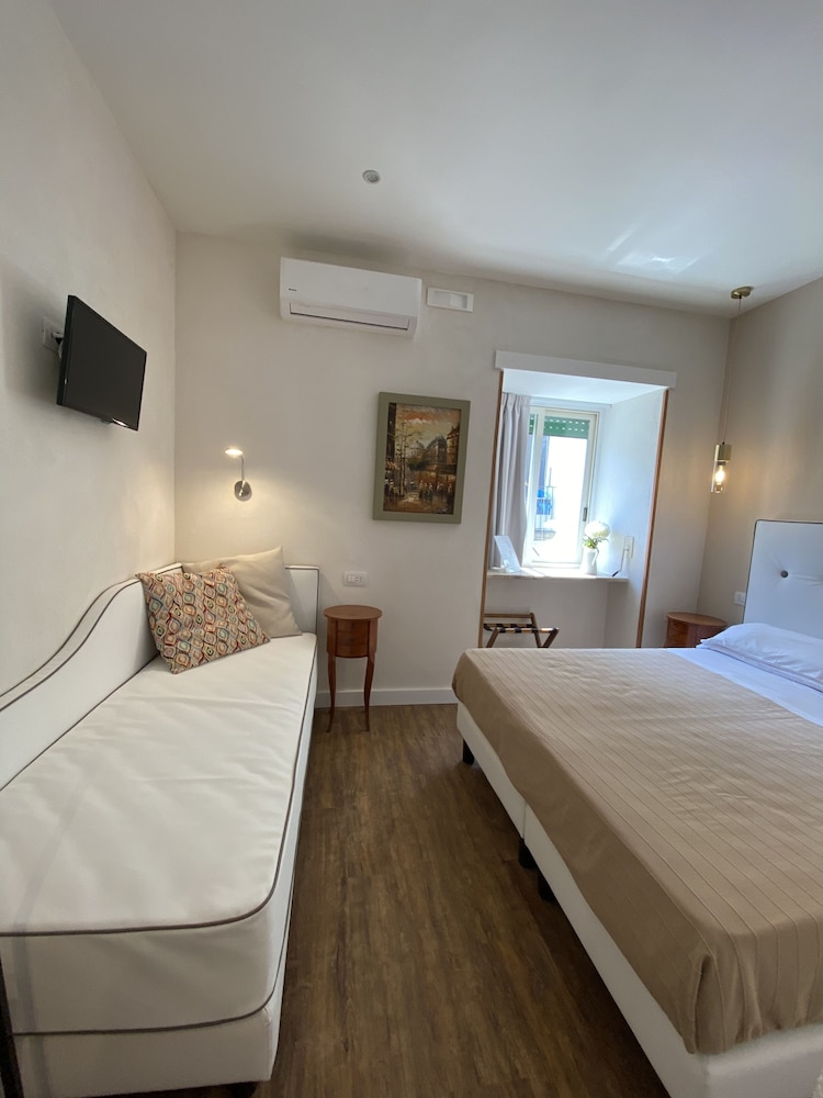 Standard Triple Room - Photo 11