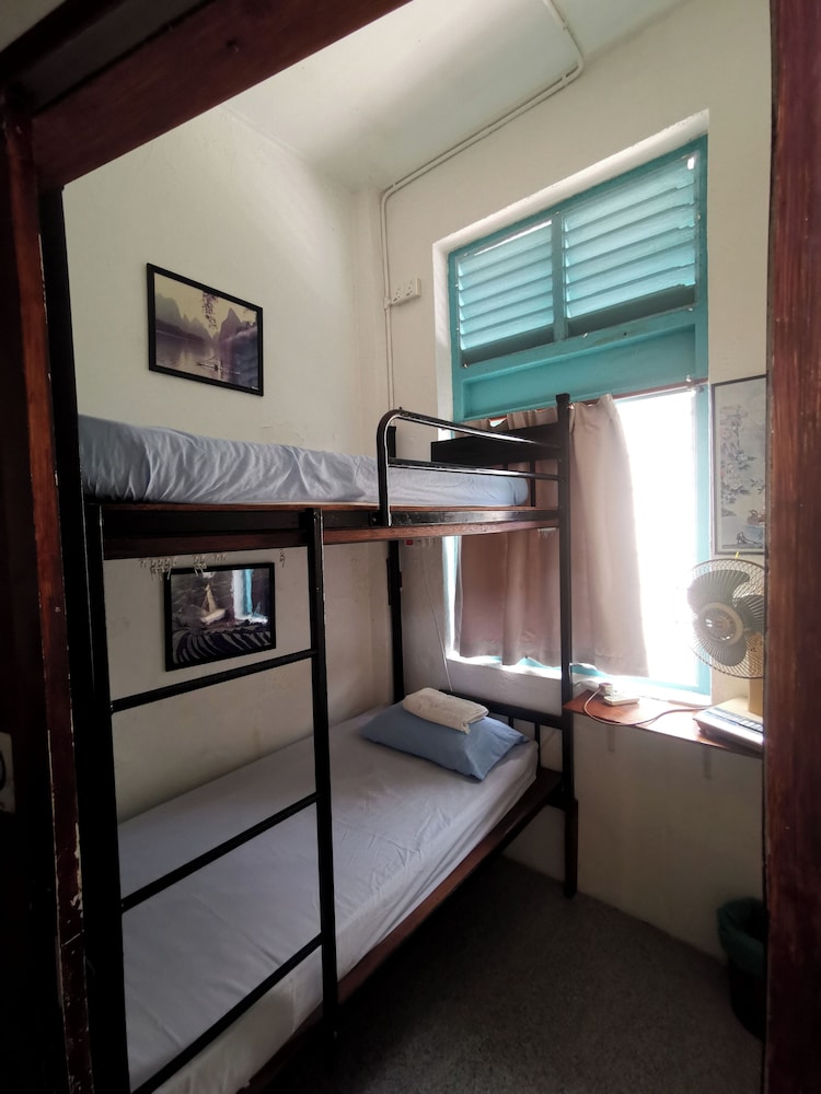 Basic Room, Non Smoking (1 Bunk Bed) - Photo 9