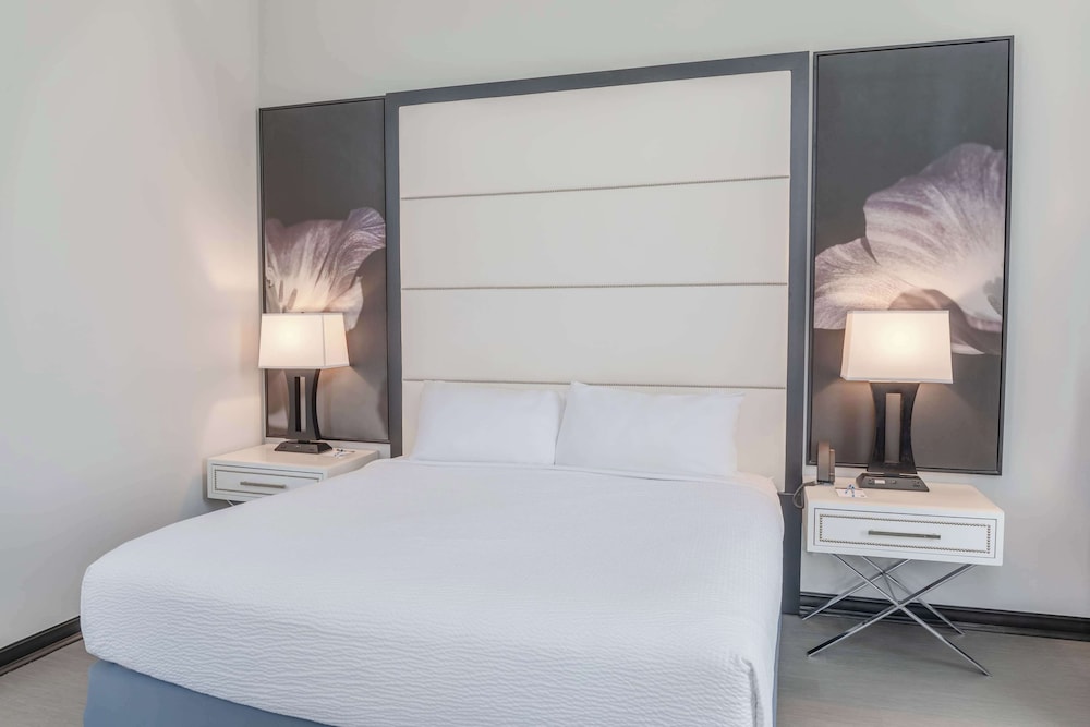 Room, 1 King Bed, Non Smoking - Photo 1