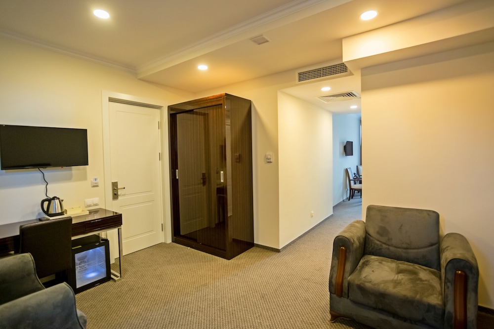 Senior Suite, Mountain View, Mountainside photo 3