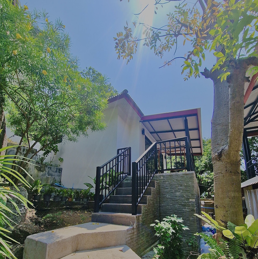 Bungalow with Garden View photo 2