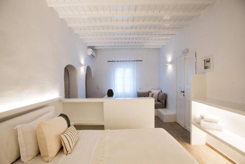 Studio (3 Adults)