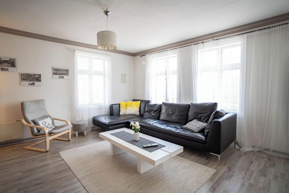 Apartment, 4 Bedrooms, Smoking, Balcony photo 3