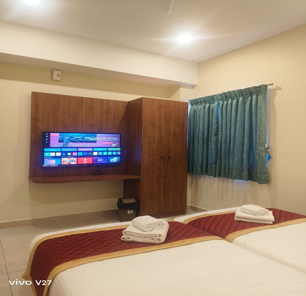 Deluxe Room - Photo 13