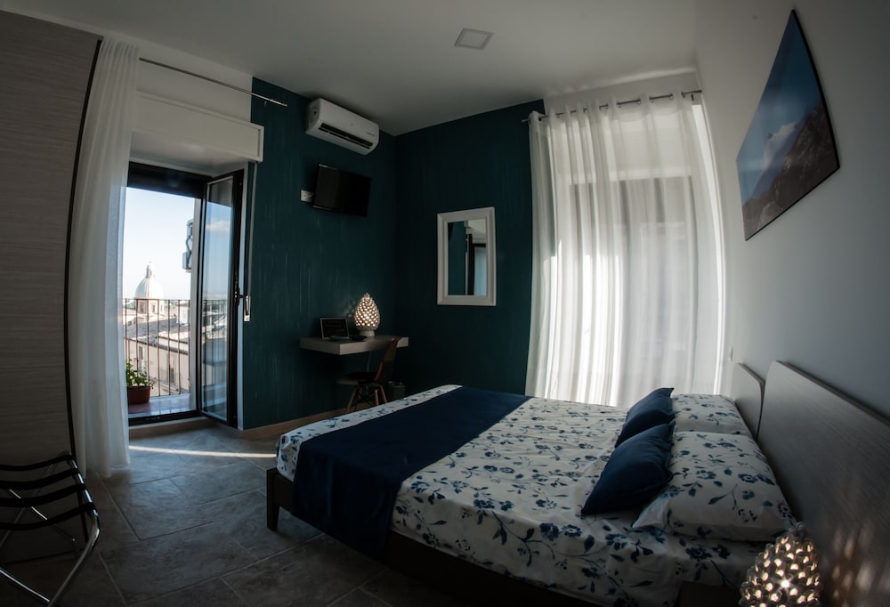 Luxury Double Room with view on Staircase of Santa Maria del Monte