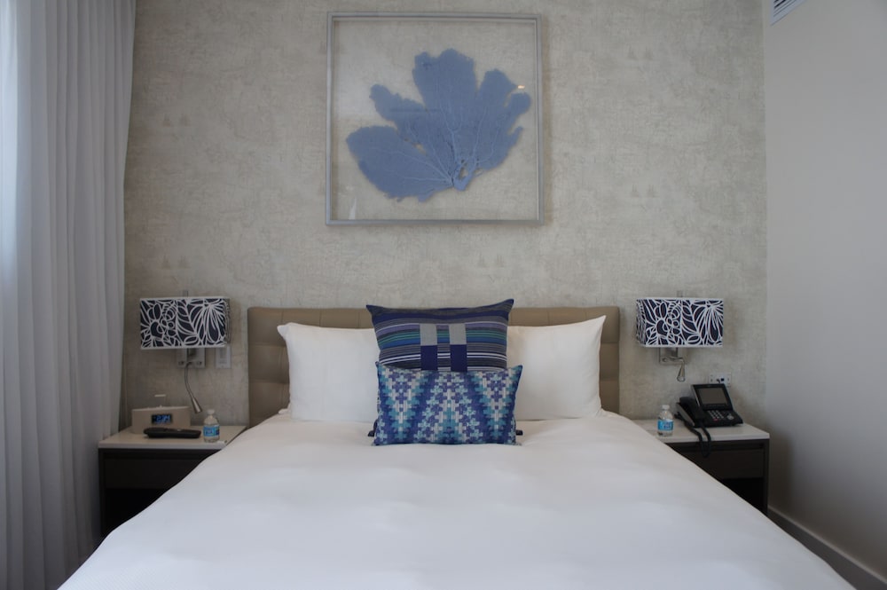 Premium Studio, 1 Queen Bed - Photo 2