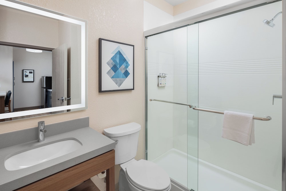 Suite, 1 Bedroom (Low Floor) photo 2