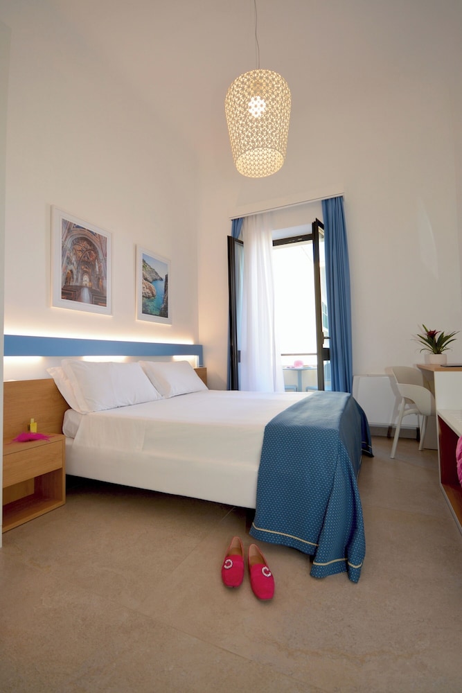 Double Room, Balcony, Partial Sea View photo 3