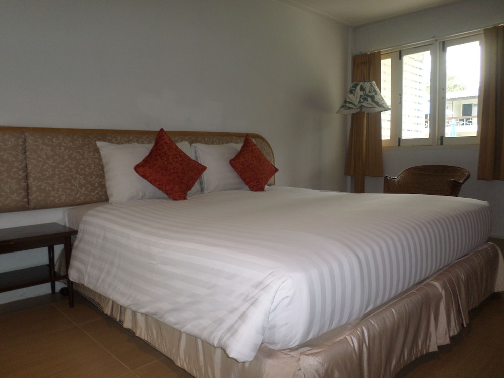 Superior Room, Pool View