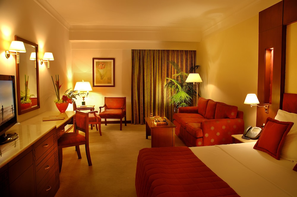Executive Room thumbnail 6
