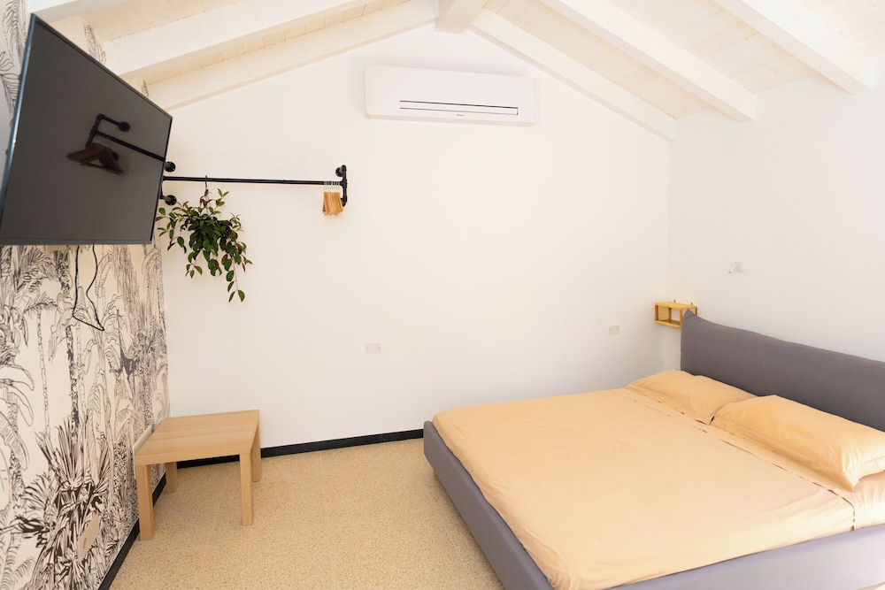 Deluxe Double or Twin Room, Balcony, City View photo 2