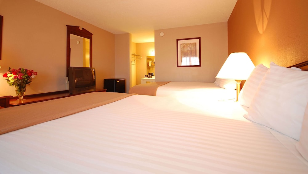 Two Queen Beds, Non-Smoking photo 1