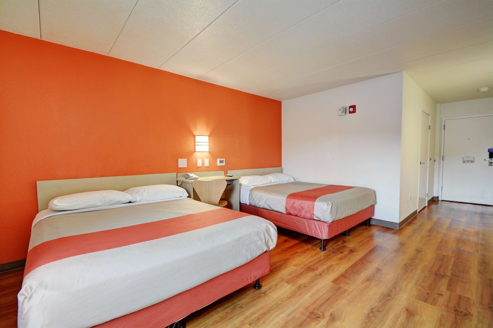 Deluxe Room, 2 Queen Beds, Non Smoking, Refrigerator & Microwave photo 1