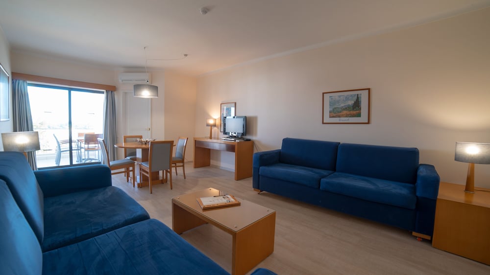Family Apartment, 2 Bedrooms, Pool View - Photo 3
