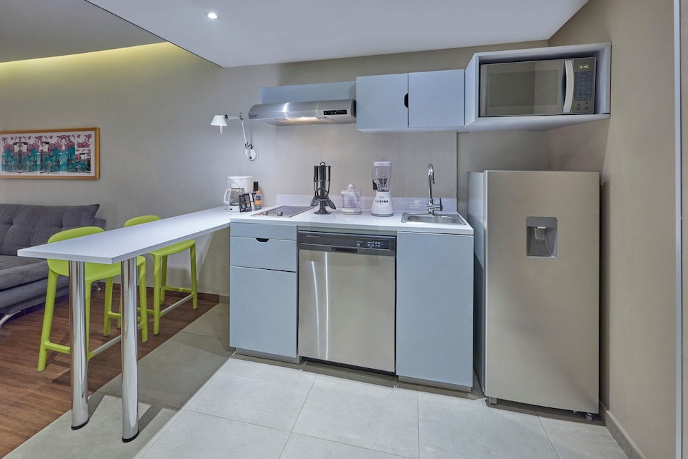 Suite, 2 Double Beds - Photo 4