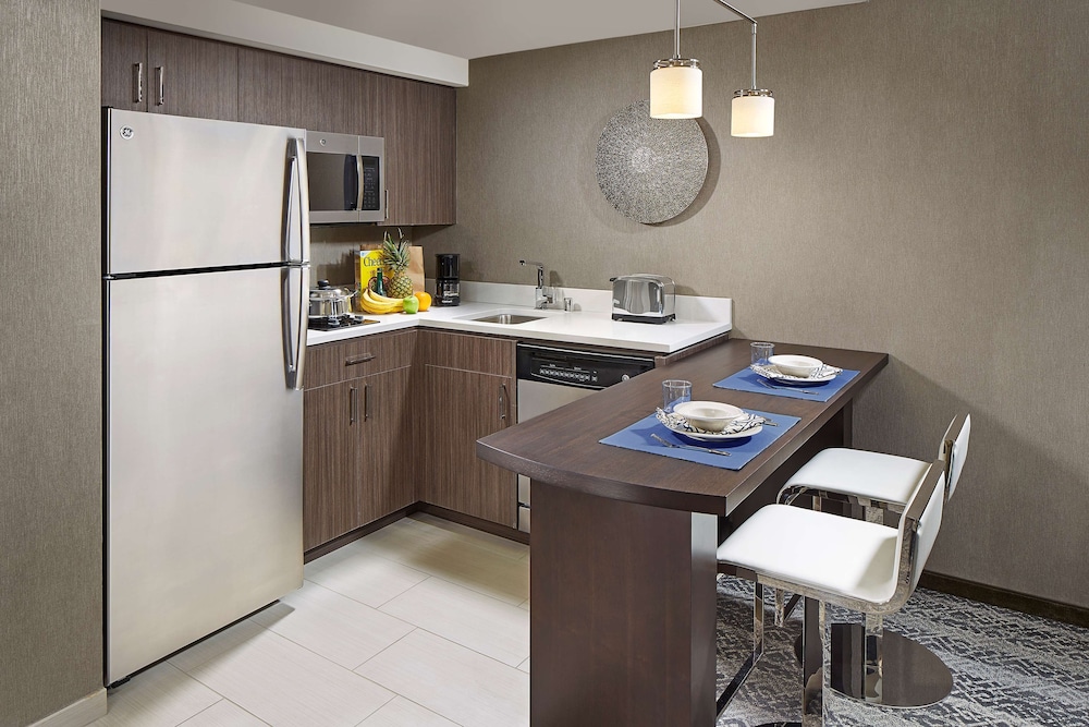 2 Bedroom Suite Hearing Accessible Tub