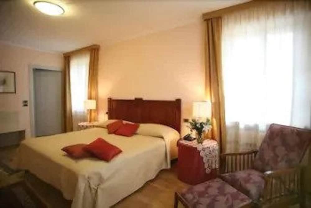 Double Room, 1 King Bed