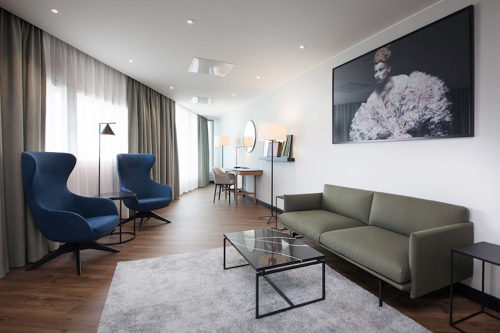 Suite, 1 Bedroom - Photo 3