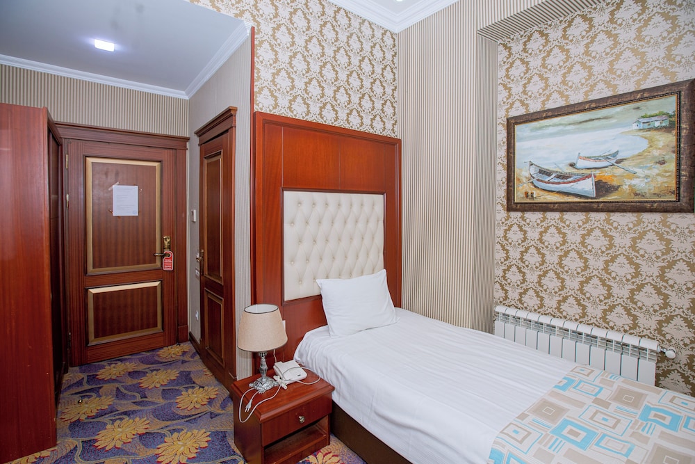 Comfort Single Room, City View