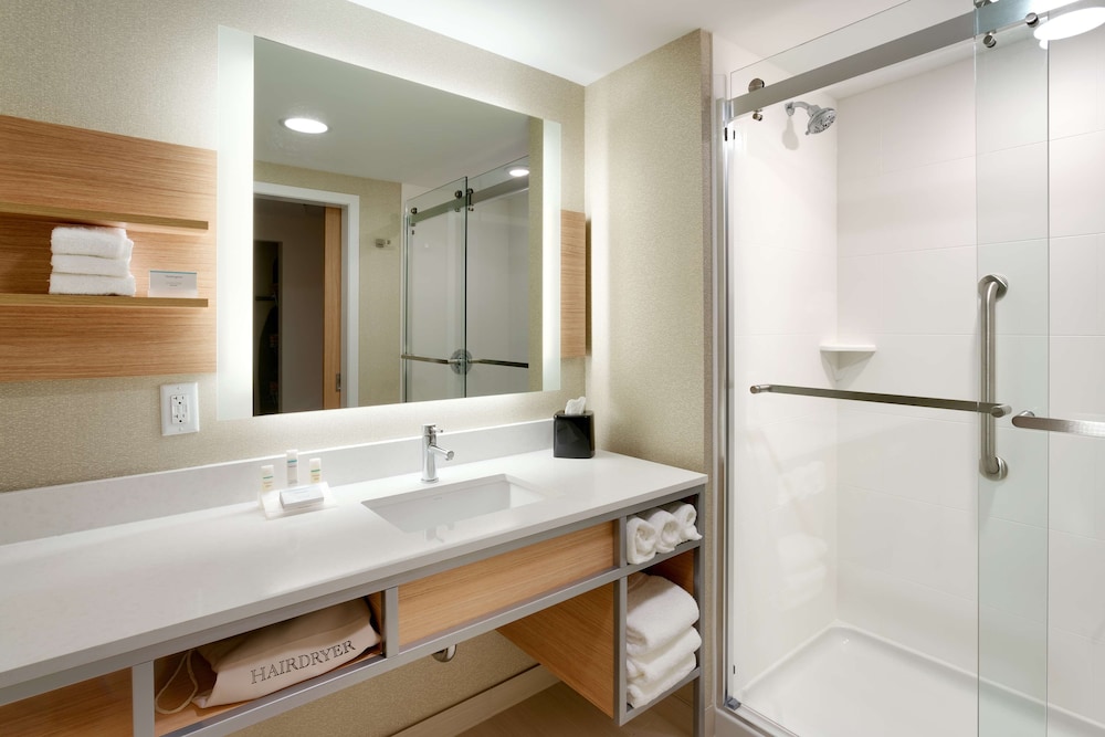 Room, 2 Queen Beds, Mountain View photo 3