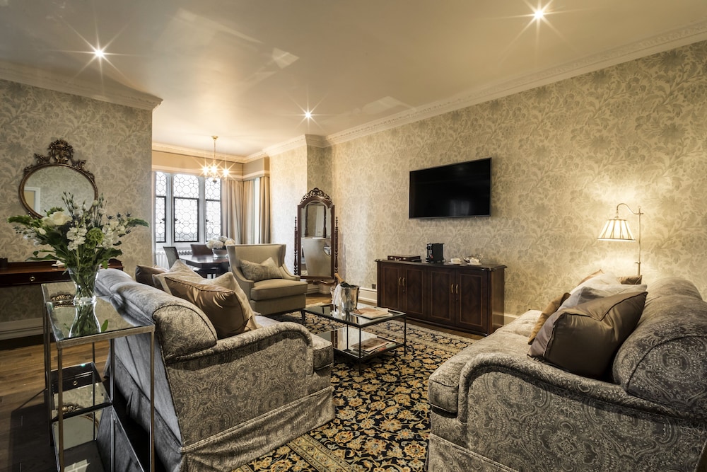 Suite (Manor)