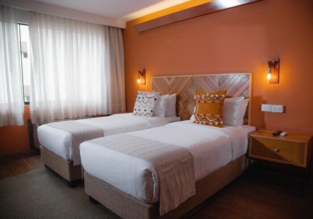 Standard Twin Room, Private Bathroom - Photo 1