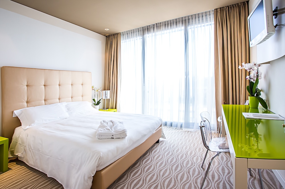 Deluxe Double or Twin Room photo 3