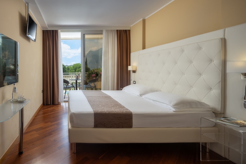 Classic Double Room Single Use, Balcony