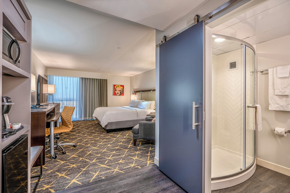 Standard Room, 1 King Bed, Mobility Accessible (Communications) - Photo 3