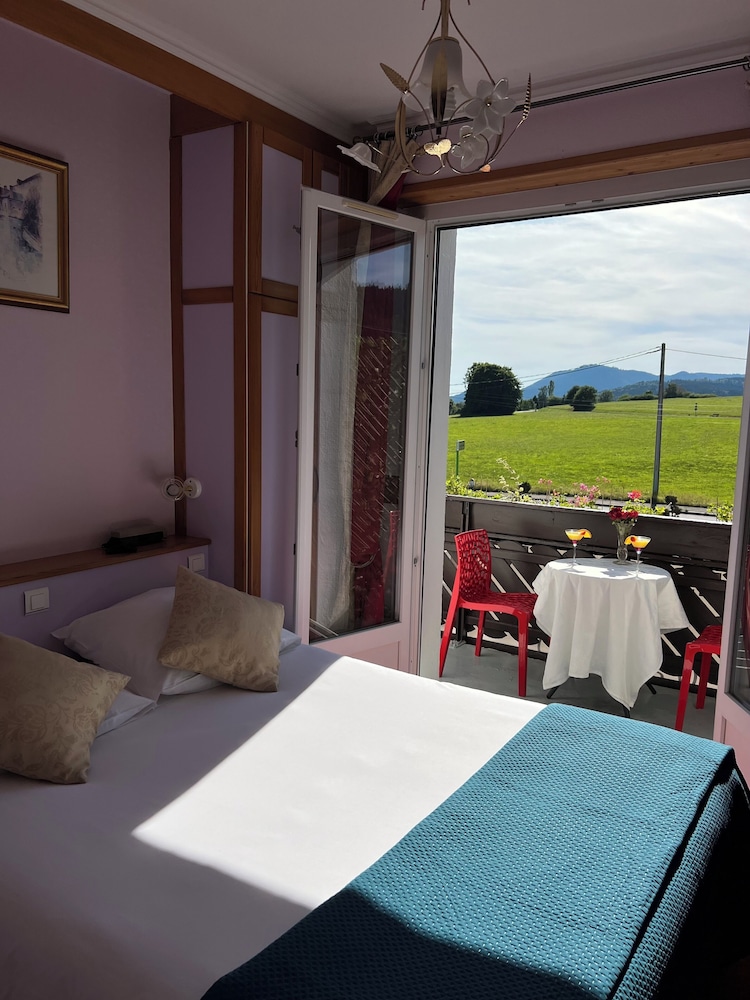 Deluxe Double Room, Non Smoking, Mountain View photo 2