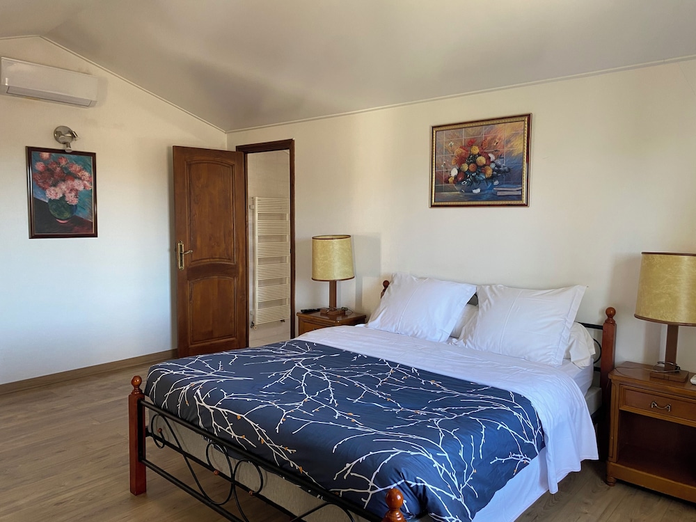 Family Apartment, Ensuite, Mountain View photo 1