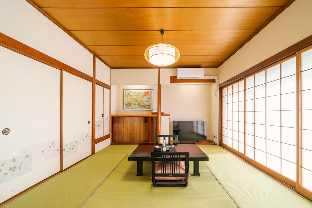 Room - Photo 4