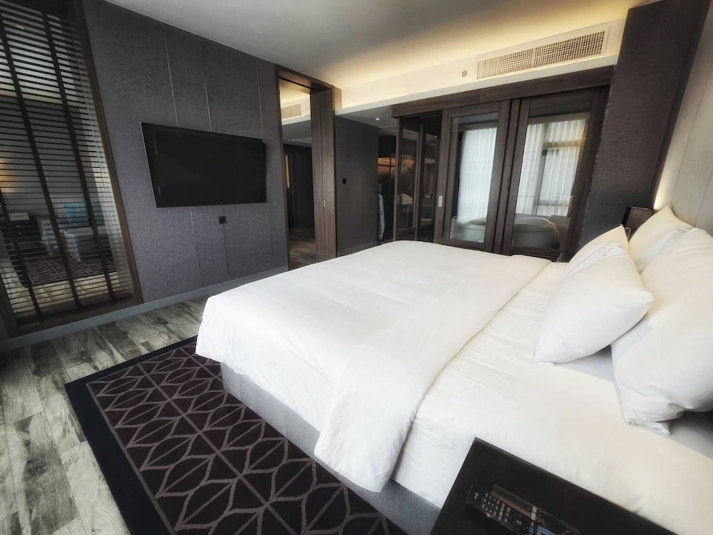 Grand Deluxe Suite photo 2