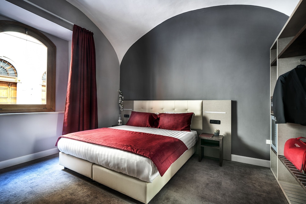 Superior Double or Twin Room thumbnail 6