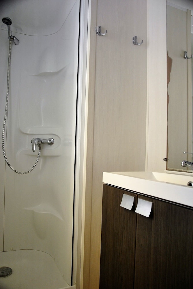 Classic Mobile Home, 2 Bedrooms photo 2