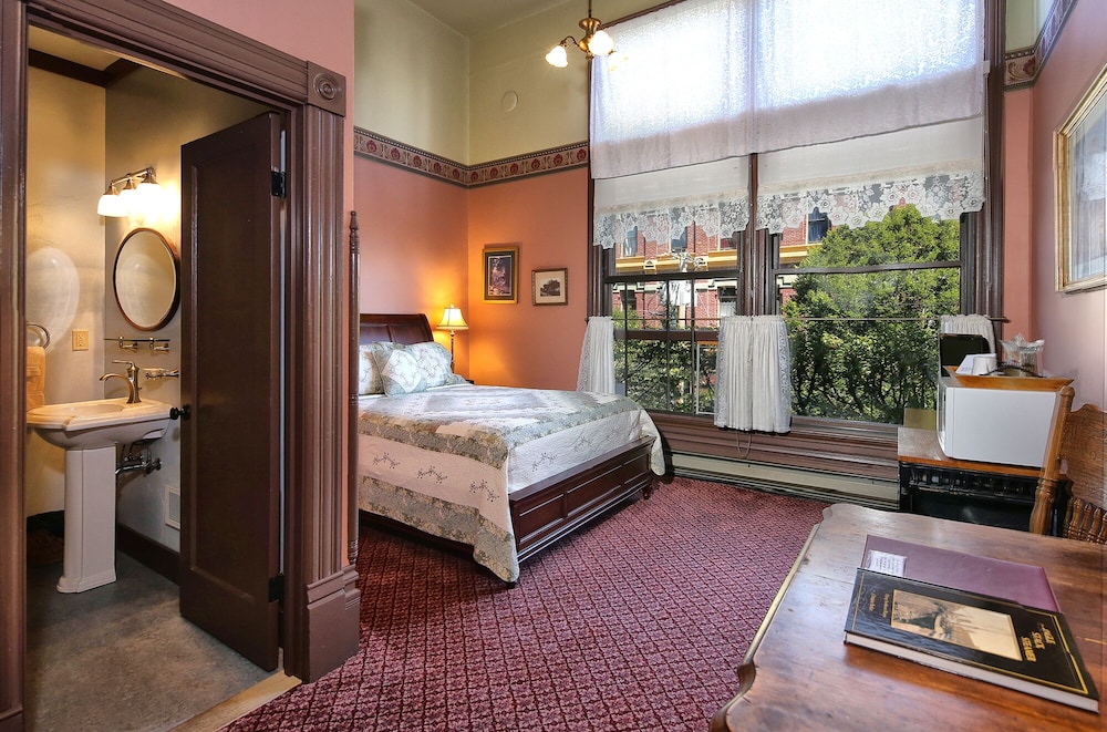 Deluxe Room (2nd Floor) photo 2
