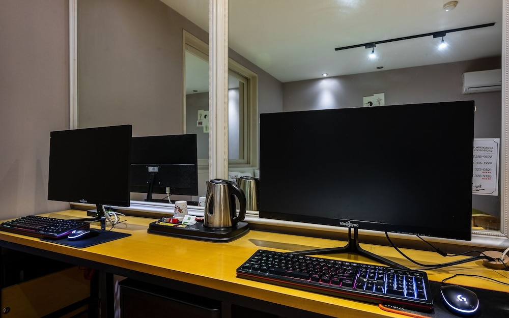 Room (Deluxe 2pc Room (Netflix+Wave+High-en)