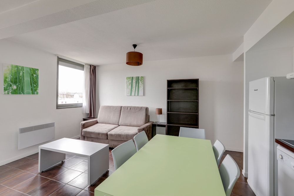 APARTMENT (DOUBLE BED, SINGLE BEDS AND SOFA BED) photo 1