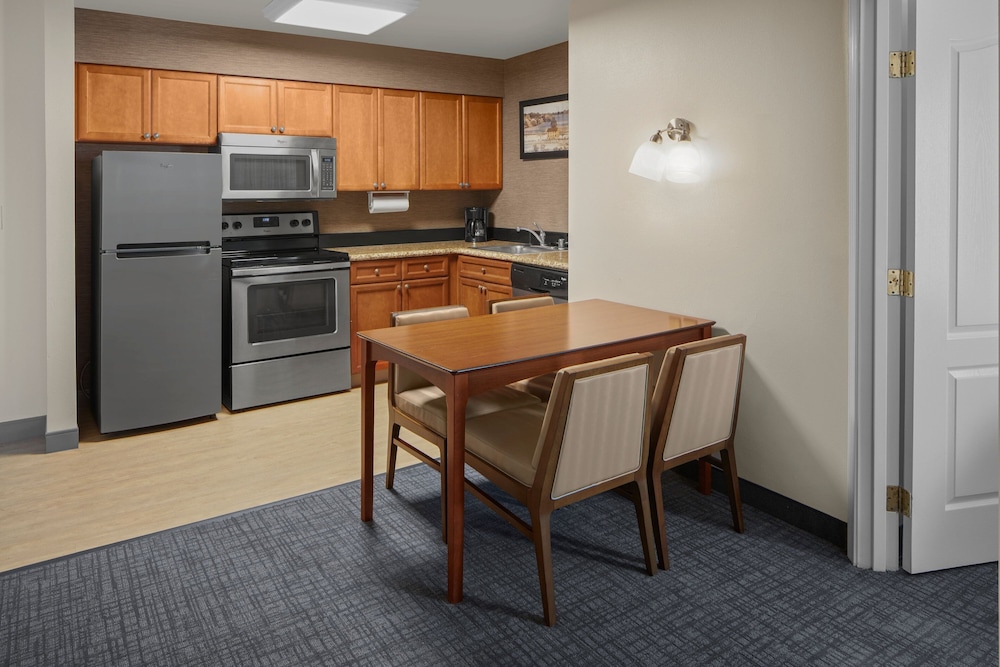 Suite, 2 Bedrooms - Photo 3